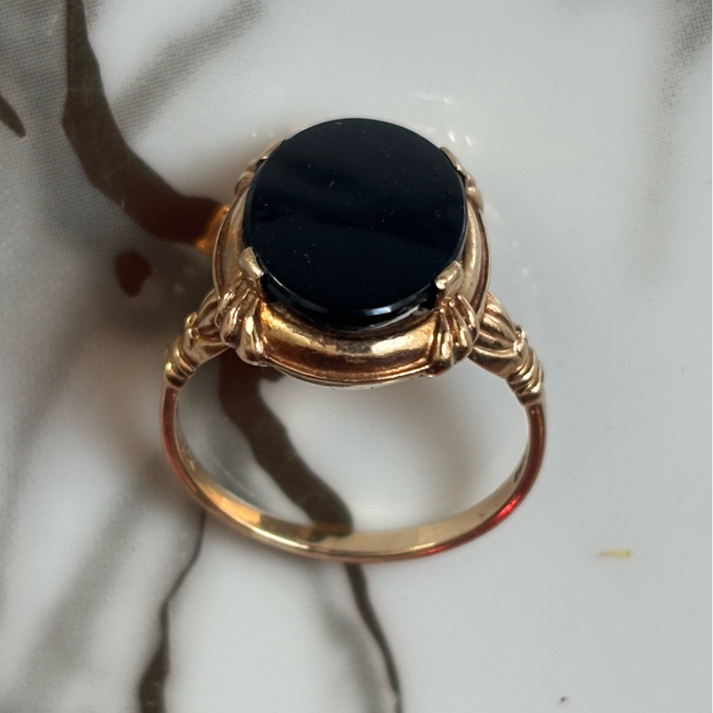 10k Elegant Gold & Onyx VTG ladies ring size 6 half